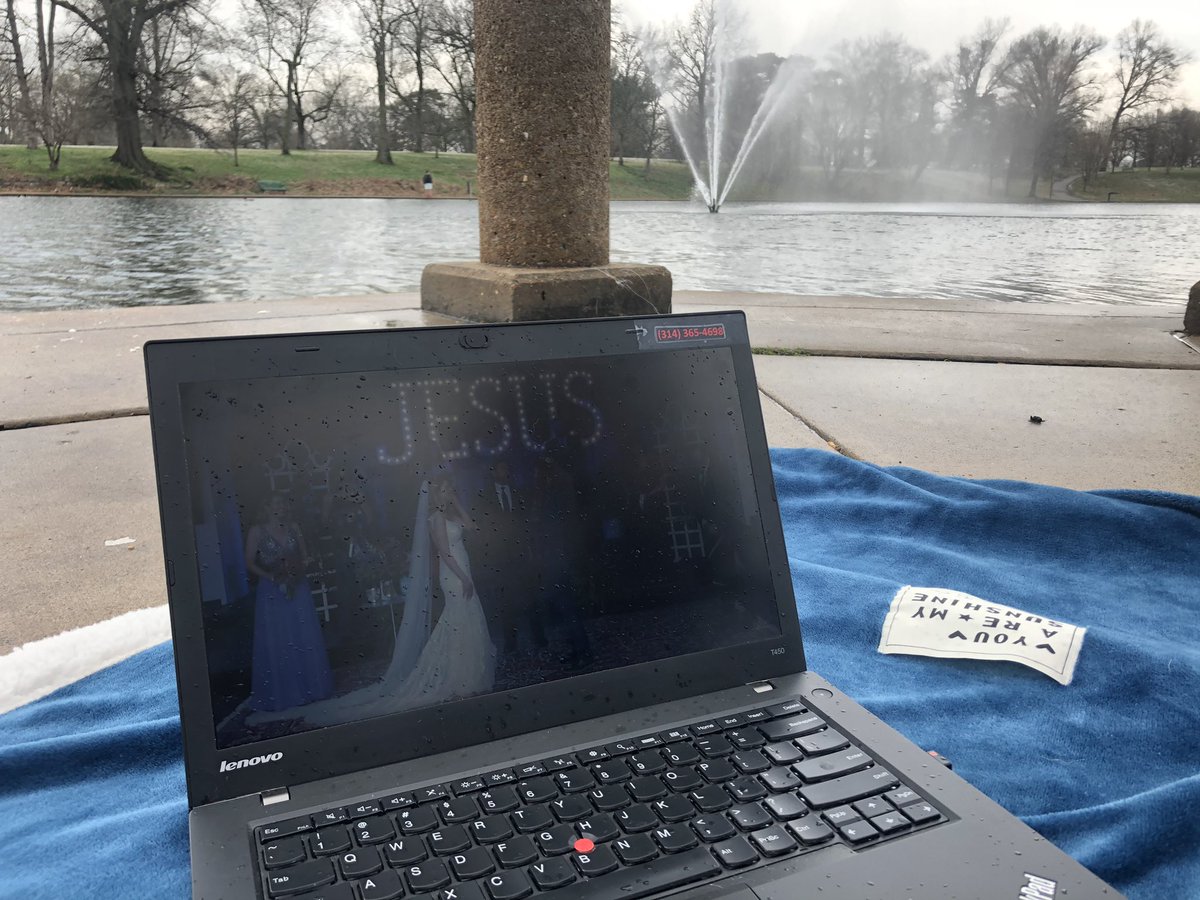 deejaythompson's tweet photo. #royalquarantinewedding #rizzutoshow @RizzShow  @BlueBirdAshes24  #picnicintherain https://t.co/5K0m3xCt3a