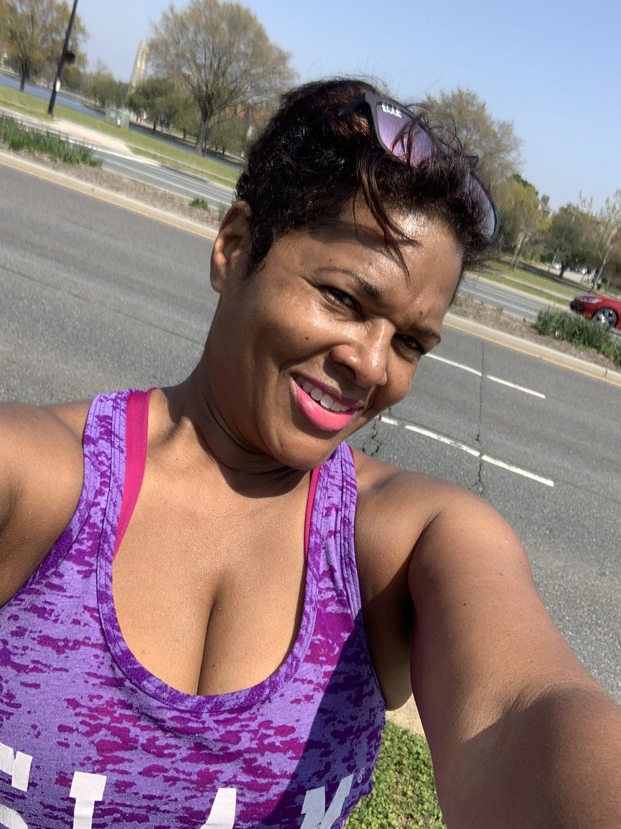 LivasNicole's tweet photo. Oh, #Norfolk how we β€οΈ you! Hope everyone in #hrva is able to get out and enjoy this π€ weather! ππΎββοΈHave a great weekend and stay with @13NewsNow for the latest updates on the #CoronavirusOutbreak #13NewsNow #SocialDistancing @VisitNorfolkVA #strollerstrong @NorfolkDowntown https://t.co/w5769OTBVK
