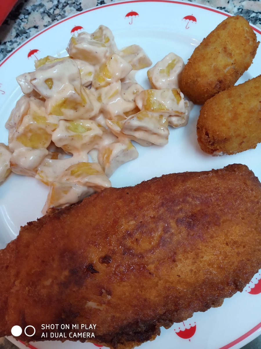 AngueraMarisol's tweet photo. Sopar de dissabte!!! Vos enyorem!!! 😘😘 #Caprici https://t.co/60aDGvFq8O