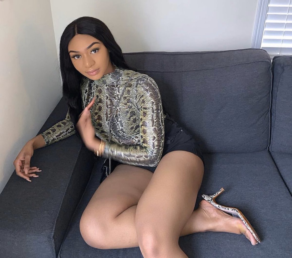 Alissa_ande's tweet photo. I’m cute and you’re ugly, therefor you owe me money🥰

「 findom #finD 」 https://t.co/V0yGS6BHI9