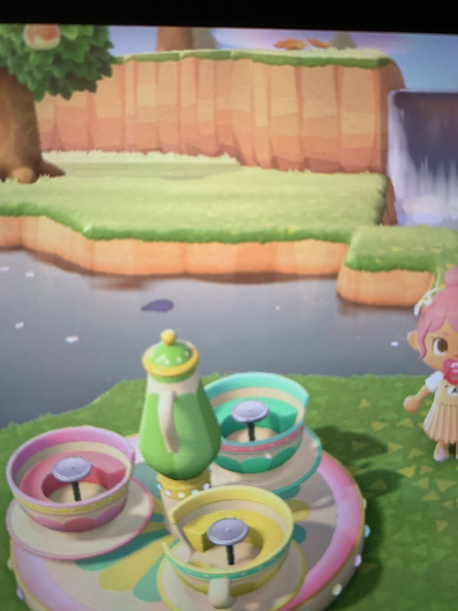 1800hisloss's tweet photo. 🥺👉🏼👈🏼 Does anyone have the pastel teacups in their catalog? I only have the primary colors one. #AnimalCrossingDesigns #AnimalCrossingNewHorizons #acnh #ACNHDesign #animalcrossing #nookstop https://t.co/JC5vJK5xOG