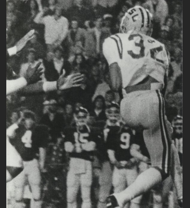 LSUFootballNew1's tweet photo. RIP former LSU Wide Receiver Orlando McDaniel who died of the Coronavirus. https://t.co/9344ffYYjX