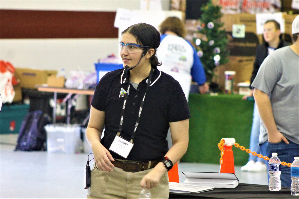 Congratulations to Emily Gunter for being one of the two winners of the FIRST Dean's List Award for the Portsmouth District Event! She interviewed via Zoom and will next compete virtually at the CHS District Championship!!