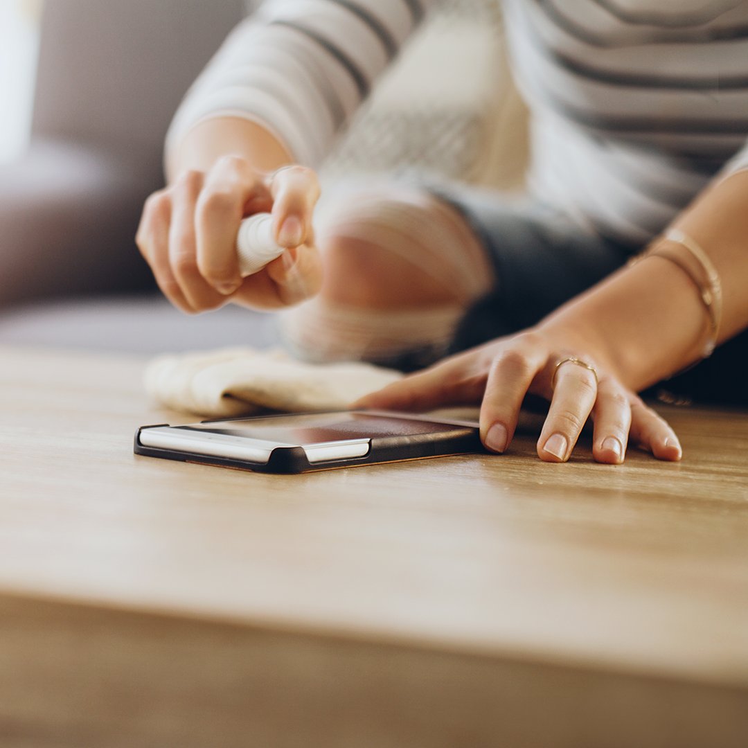 orlandohealth's tweet image. Studies show that #covid19 may be able to survive on surfaces for up to 9 days and that could include your phone.
Use disinfectant wipes with 70% isopropyl alcohol to clean your phone screen to avoid stripping the coatings that keep oil and water from damaging your device.