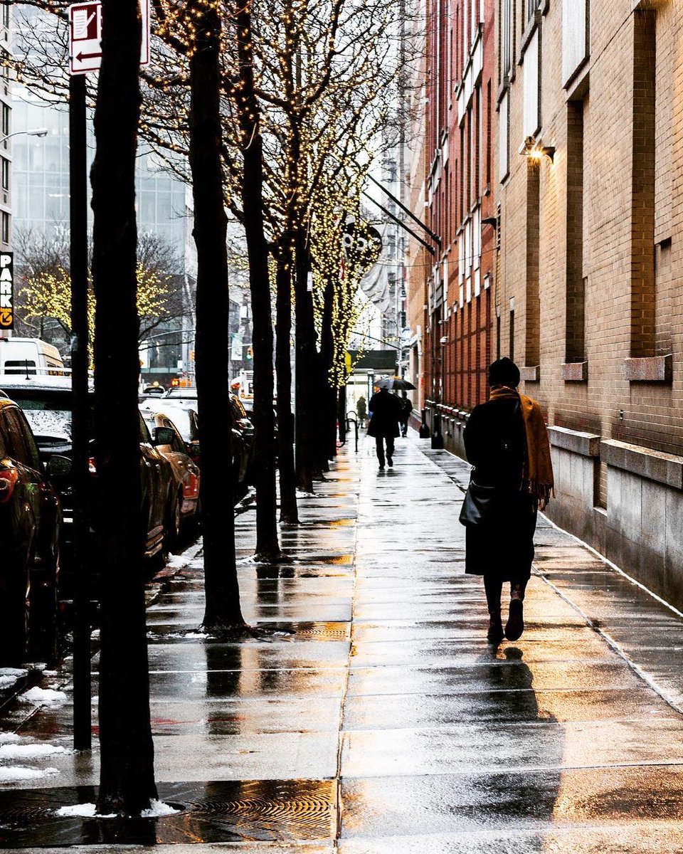 gracienycity's tweet photo. The world feels like... #TodayinNY #NYC #NewYorkCity #rain #reflections #color #perspective #landscape #beautyintheeveryday #citylife #streetlife #streetphotography #streetphotographer #photography #Canon #timeoutnewyork #icapture_nyc #nycprimeshot #nycgo #womeninstreet https://t.co/6GeuAvGt8q