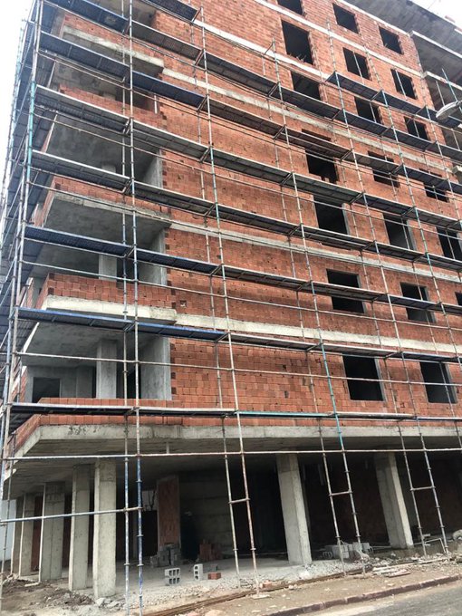 Batman:

Foto 1: Kayyımdan önce

Foto 2: Kayyımdan sonra