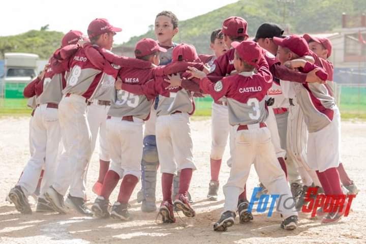 ligaince's tweet photo. Mostramos 2016 y sus buenos recuerdos en el recorrido por todos los años de trabajo de #FotoSportRules 📷🔥🔥 en los mejores eventos de la #LigaINCE
•
@fevebeisbol @AsoAraguaBB @CBMLosPotros @ClubIncitos @AguiluchosClub #Sudamtex #LosCriollos #Manpitos https://t.co/C6LHtZ33sD