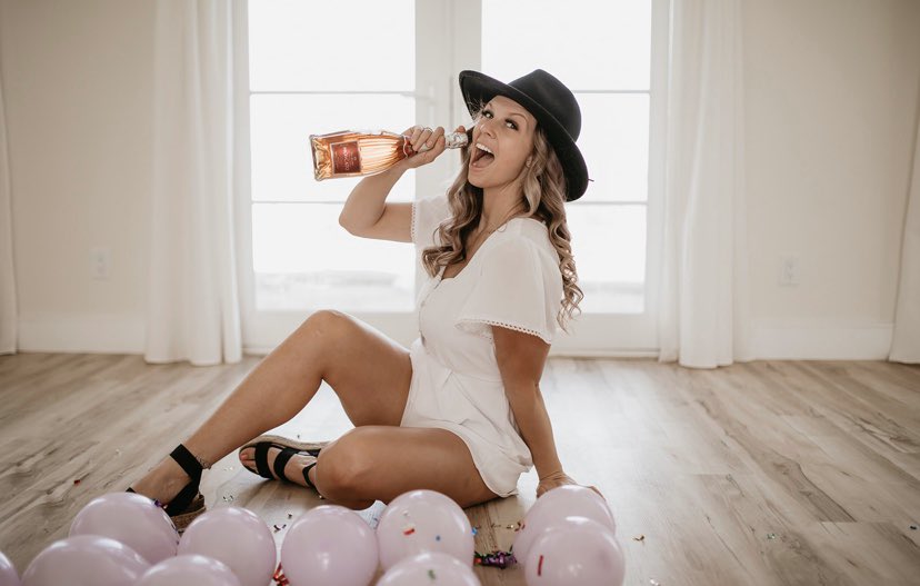 Bayleeeyyy's tweet photo. aging like fine wine 🍷 https://t.co/qr5YGR3wSs
