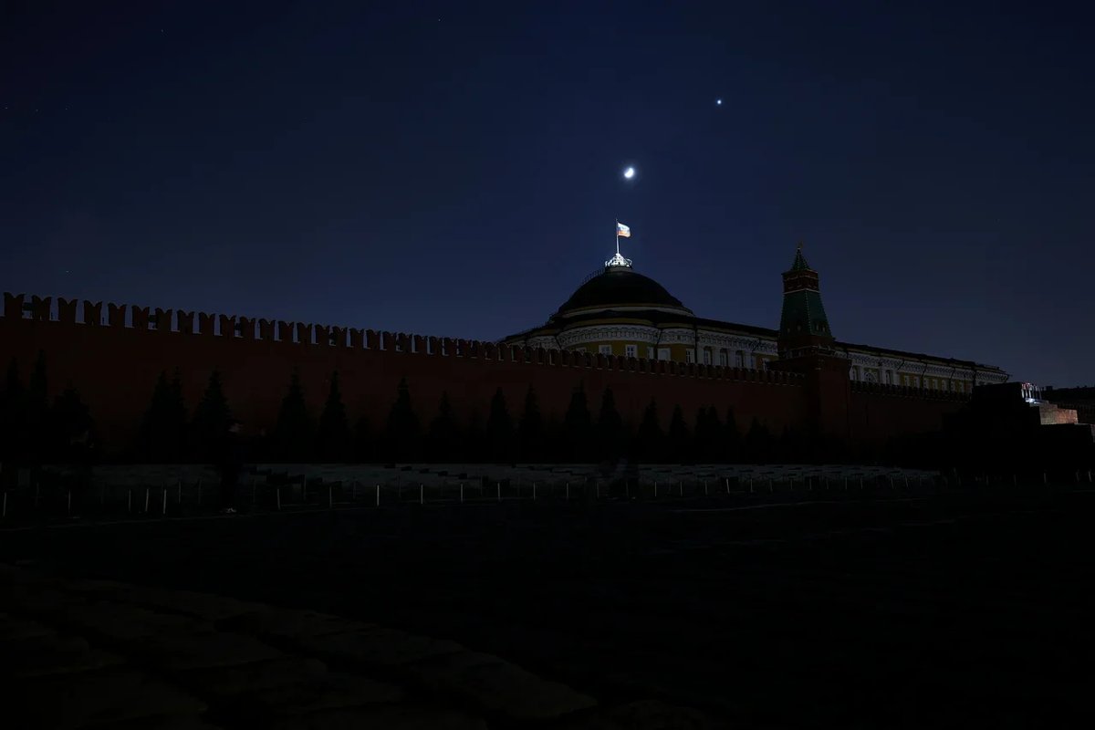moscowgov's tweet photo. #EarthHour in the Red Square and near it

#Moscow https://t.co/3pCCtyBwce