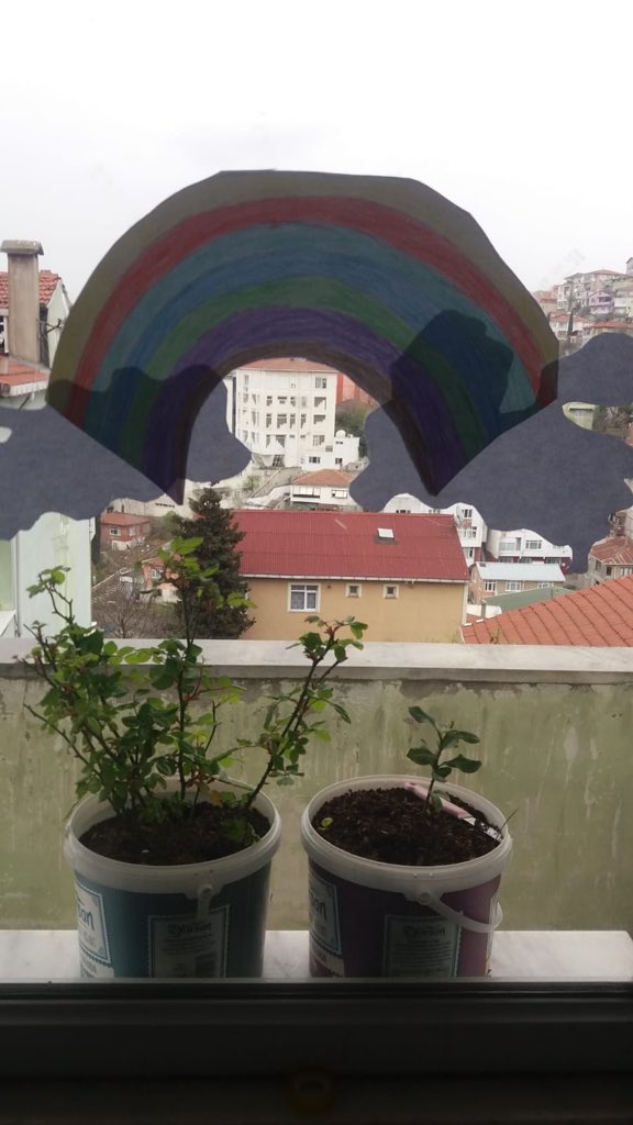 HanifeAkagndz's tweet photo. @SehitSkan 3/D sınıfı da akıma uydu ve gökkuşağı çizip boyadı https://t.co/u7PjjveU3r