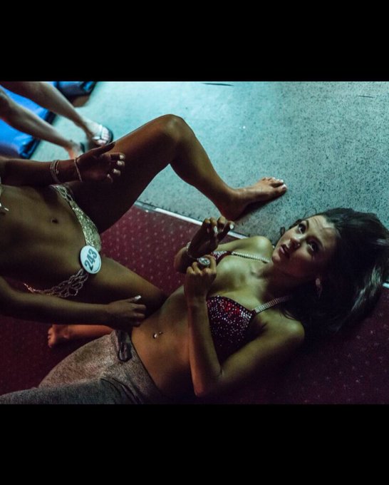 Some throwback stills from shooting #Cuttheshort in 2017 - where I played an arsehole and rightfully<a href="/tag/cuttheshort"class="tags">#Cuttheshort</a><a href="/tag/bikinifitness"class="tags"><span>#bikinifitness</span></a><a href="/tag/competitor"class="tags"><span>#competitor</span></a><a href="/tag/dumbbellsanddonut"class="tags"><span>#dumbbellsanddonut</span></a>