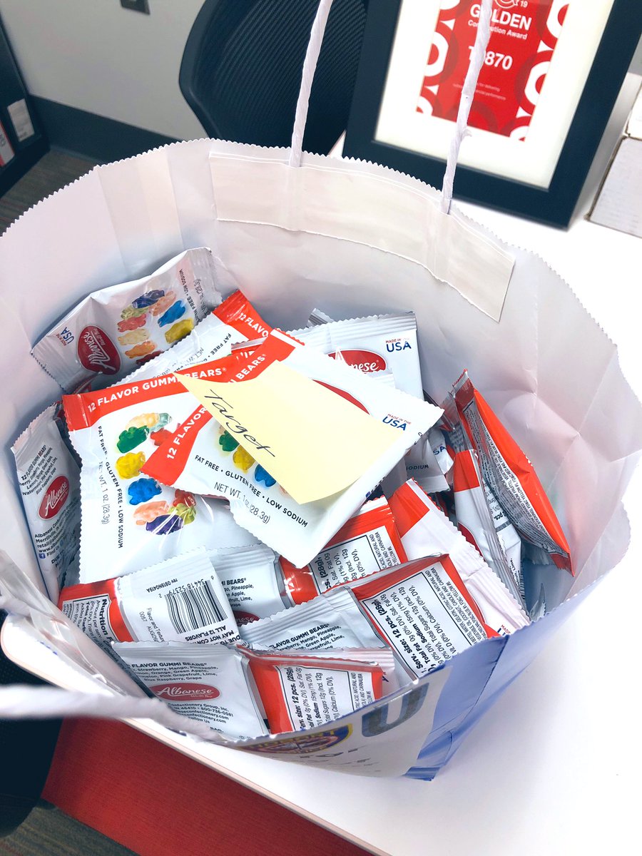 Thank you <a href="/HobartPolice/">Hobart Police Department</a> for bringing joy to 870! #HobartStrong #OneTeam 🎯❤️ <a href="/AlbaneseCandy/">Albanese Candy</a> @ErinHostinsky @RickyVargas2 <a href="/veramay11/">April Bengert</a> <a href="/jamaal_edwards/">Jamaal Edwards</a>