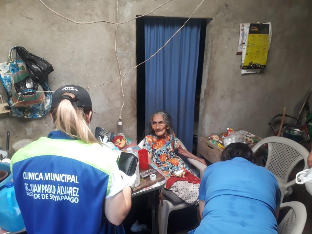 SanSoyapango's tweet photo. Muchas gracias a @JPAlvarezSV @SOYAPANGOalcald por ser los únicos que respondieron al llamado de la atención médica de doña chilita, Dios les multiplique. https://t.co/30wZm9jwlU