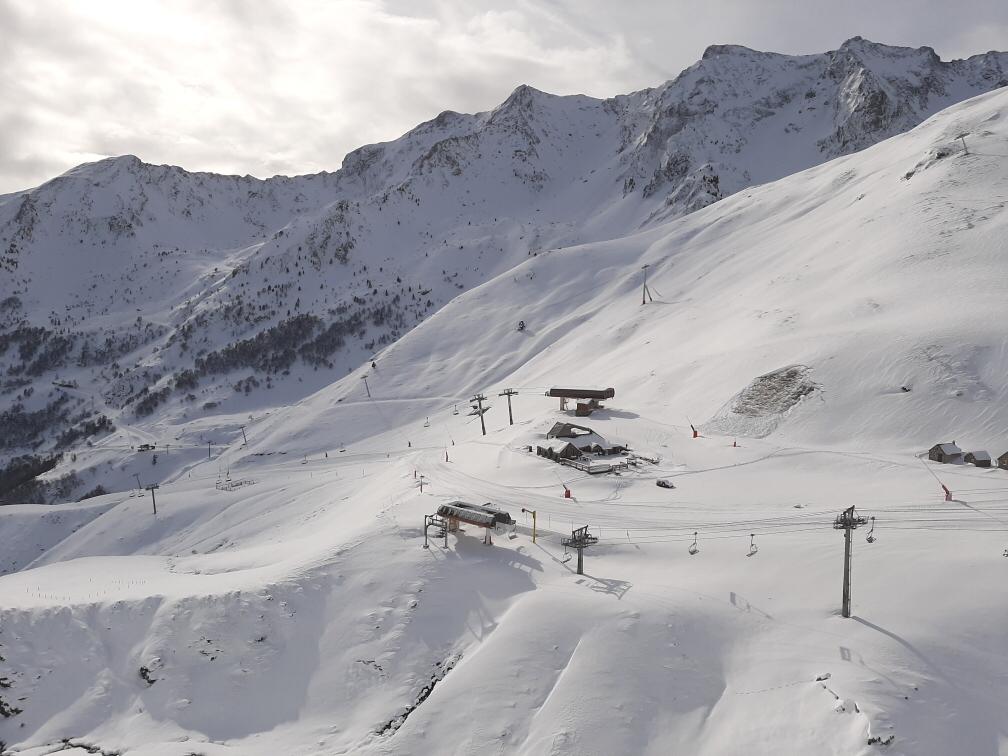 Para recordar la temporada de esquí y desconectar un poco, aquí tenéis algunos momentos de la temporada en las estaciones de esquí #Altiservice
▶️ Gracias por seguirnos y por los magníficos momentos compartidos juntos.
▶️ Gracias por quedaros en casa, todo va a salir bien.