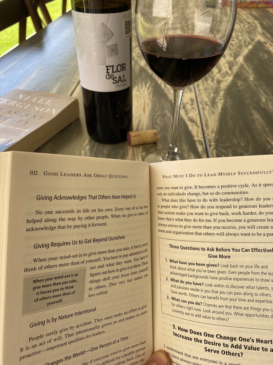 SolidCFO's tweet image. Pues aquí, casual, incrementando los antioxidantes, el IQ emocional y el PIB de Portugal al mismo tiempo papawh!

@EsDeMamador #DrunkSaturdays #Blessed #Vegan #AlcoholYouLater