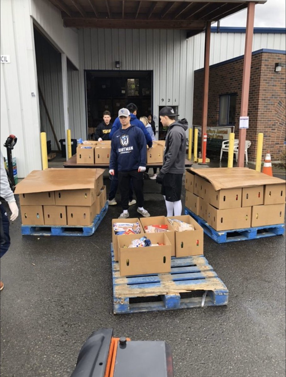 gowhitman's tweet photo. Blues Baseball was proud to be a part of the many volunteers helping at the Blue Mountain Action Council today. This included packing up and distributing food for local families. 
#BMAC #WallaWallaStrong https://t.co/8ZgW2ZcquW