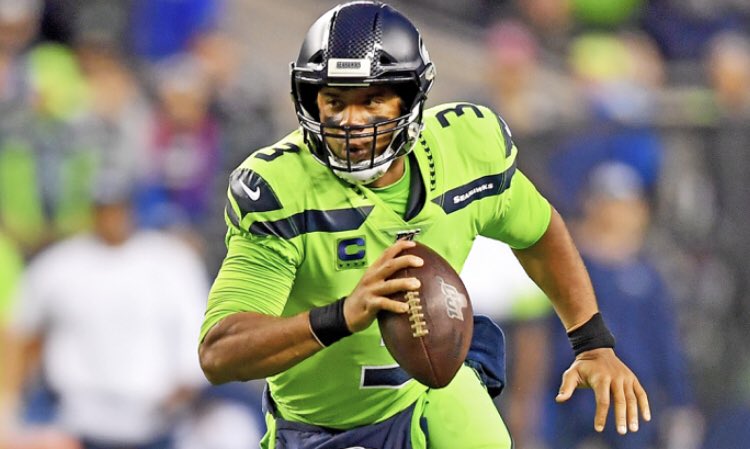 Ravenz_CM's tweet photo. Who’s the better qb? Like for Lamar, retweet for Wilson. https://t.co/jS0f6yfGnb