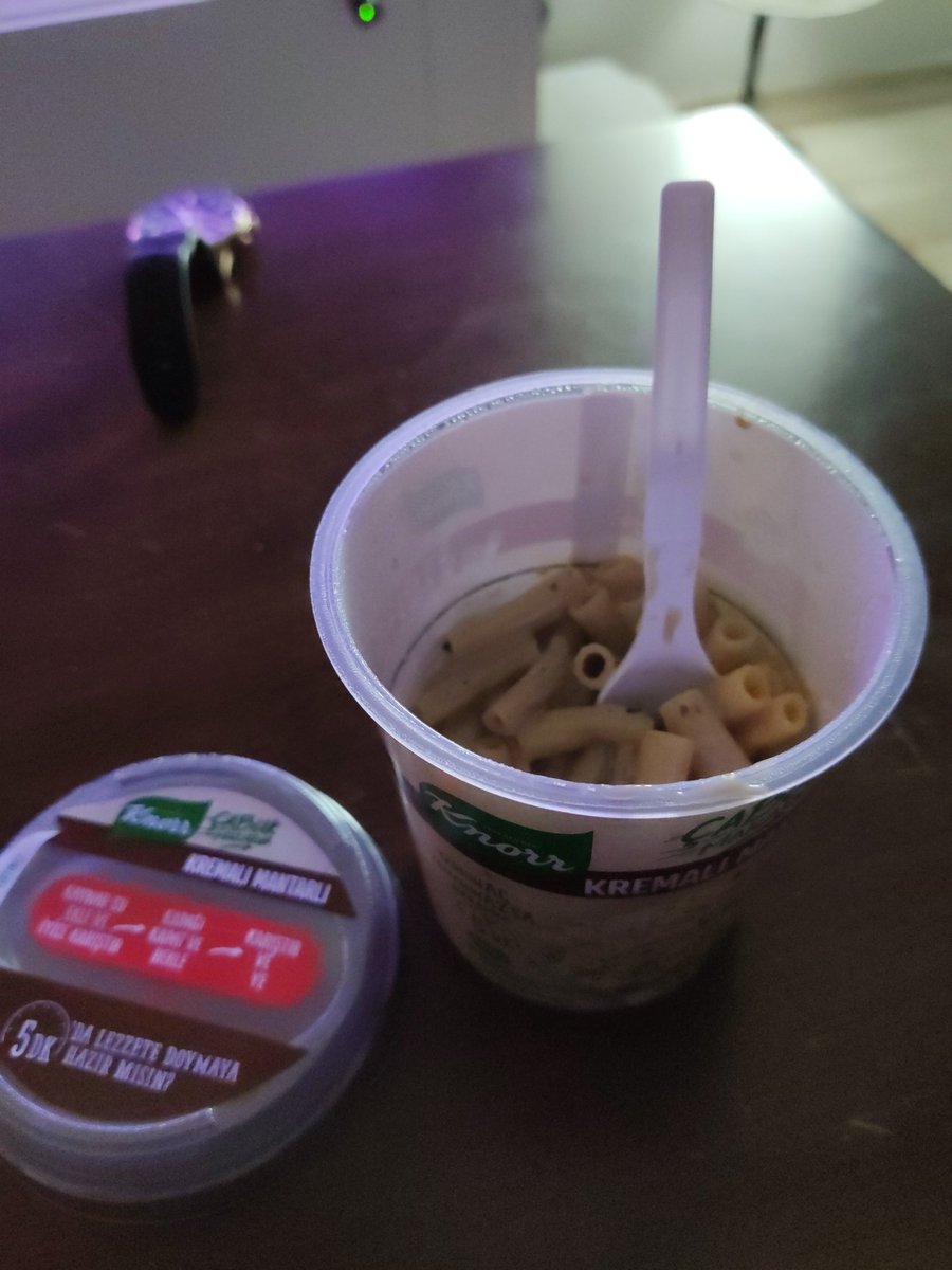 mhmtcnkrkrt's tweet photo. @Knorr hayatımda yediğim en kötü şey, 3 peynirlisi kötüydü hadi dedim benim damak tadıma uymadı. Bunu açtım bu da berbat. Nasıl satıyorsunuz bunları gerçekten aklım sırrım ermiyor, siz denediniz mi bi raflara koymadan önce?? https://t.co/5Xa7Ziu5Yr