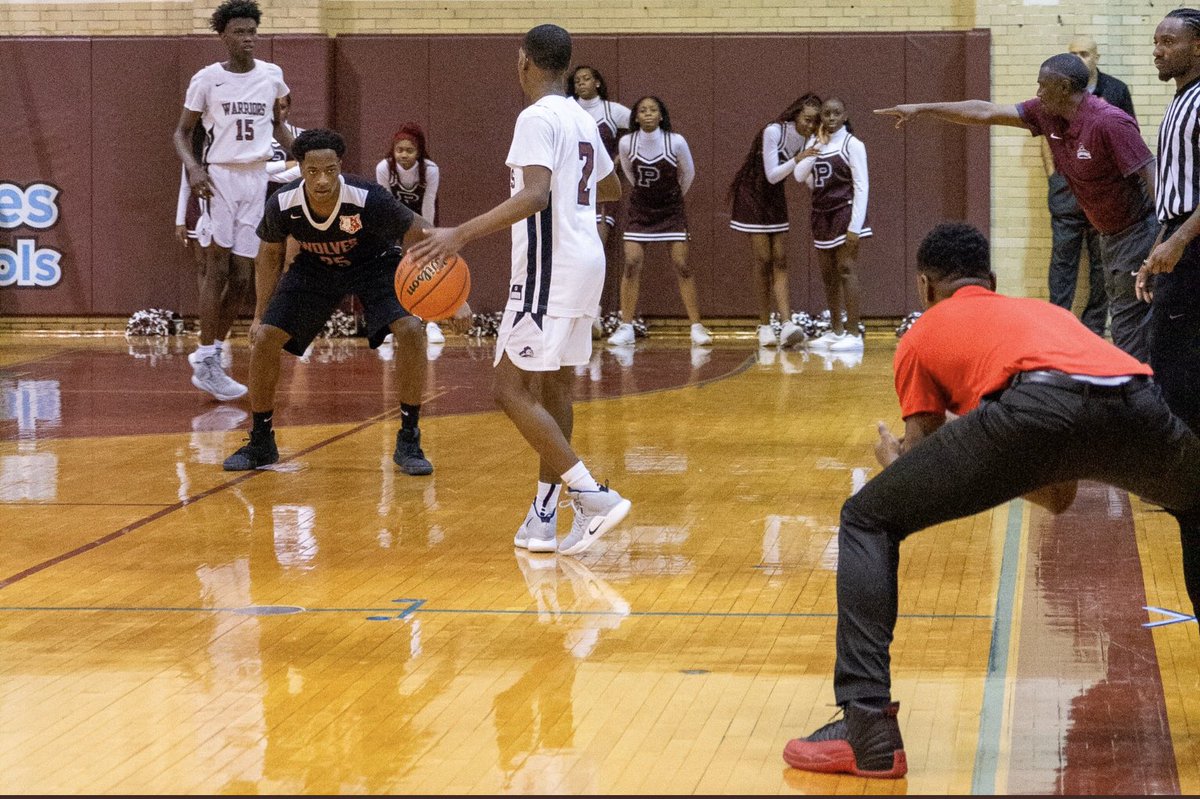DaleyCollegeBBK's tweet photo. @WarriorsCurtis I was nominated by @CoachWayz  to share a photo of me coaching. Once nominated you have 24 hrs to respond &amp;/or donate $20 to local charity. https://t.co/LXcf6zuTYg