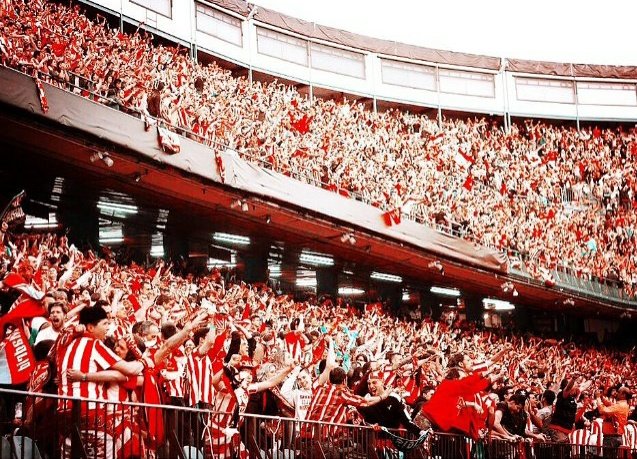 FA82Oficial's tweet photo. Mañana y #ComoSiempreCadaDomingo, invitamos a todos los atléticos a lucir con orgullo la camiseta rojiblanca en estos duros momentos que está viviendo nuestra ciudad y nuestro país. Ahora más que nunca, saquemos nuestros colores y nuestros valores a relucir. NUNCA DEJES DE CREER. https://t.co/5IySbsaJ1d