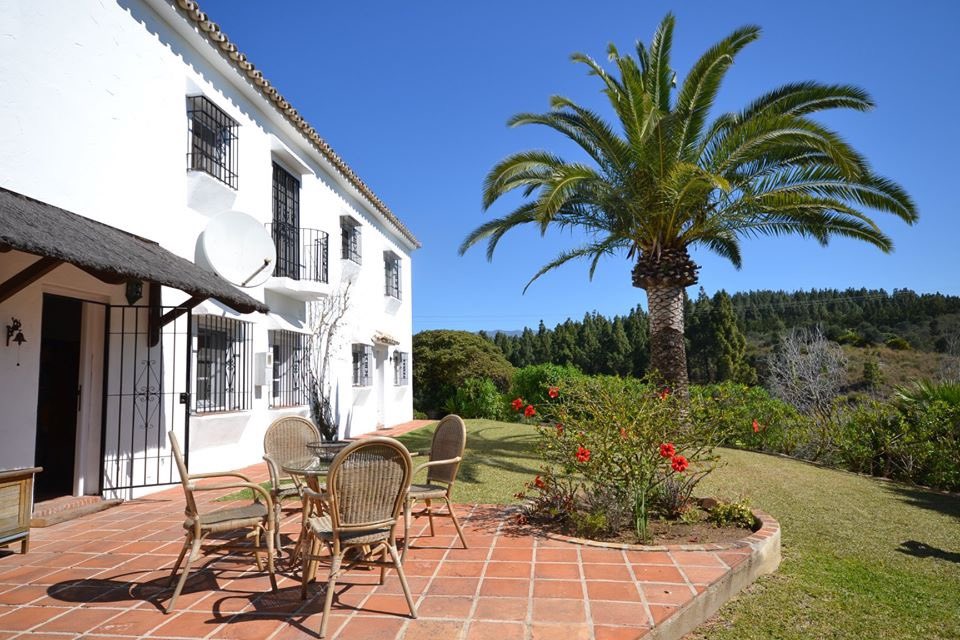 MarbellaInter's tweet photo. Looking for something special ?!Beautifully renovated villa for sale in El Chaparral Golf, #Mijas Costa #LaCaladeMijas. €775,000
https://t.co/rhEfkeSMNi
#luxuryrealestate #costadelsol #realestate #intermarbella #mijascostaproperty #costadelsolproperty #elchaparralgolf https://t.co/9nrAVRlN4P