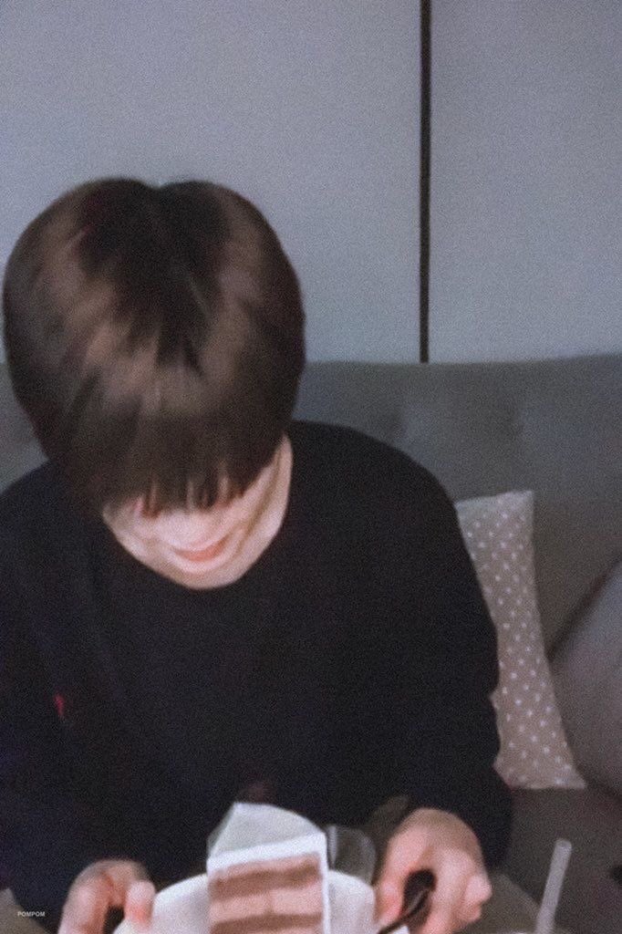 𝑎 𝑞𝑢𝑎𝑟𝑡𝑒𝑟 tweet media