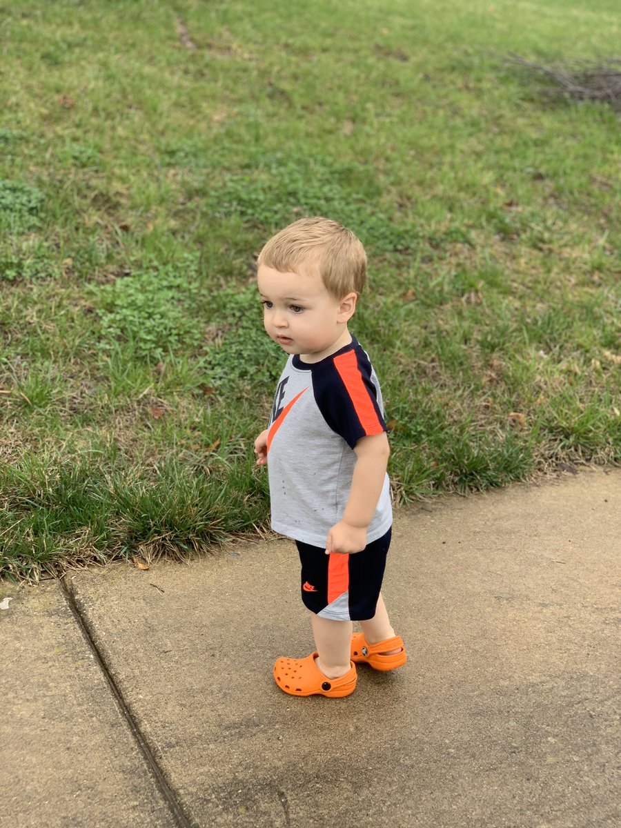 reagsforreal's tweet photo. Taking a second to live through this little boy who gets so excited just to play in puddles 🥺 https://t.co/6MmG1JxAhs