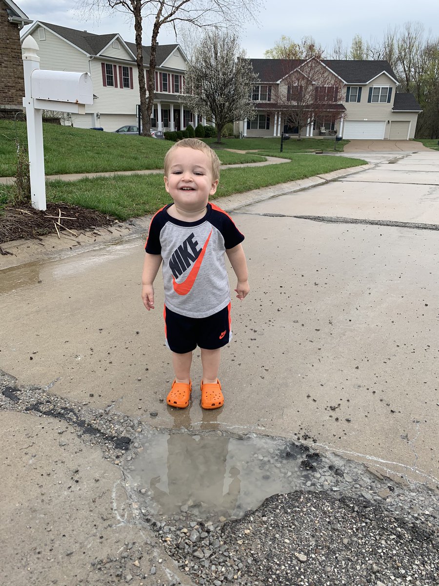 reagsforreal's tweet photo. Taking a second to live through this little boy who gets so excited just to play in puddles 🥺 https://t.co/6MmG1JxAhs