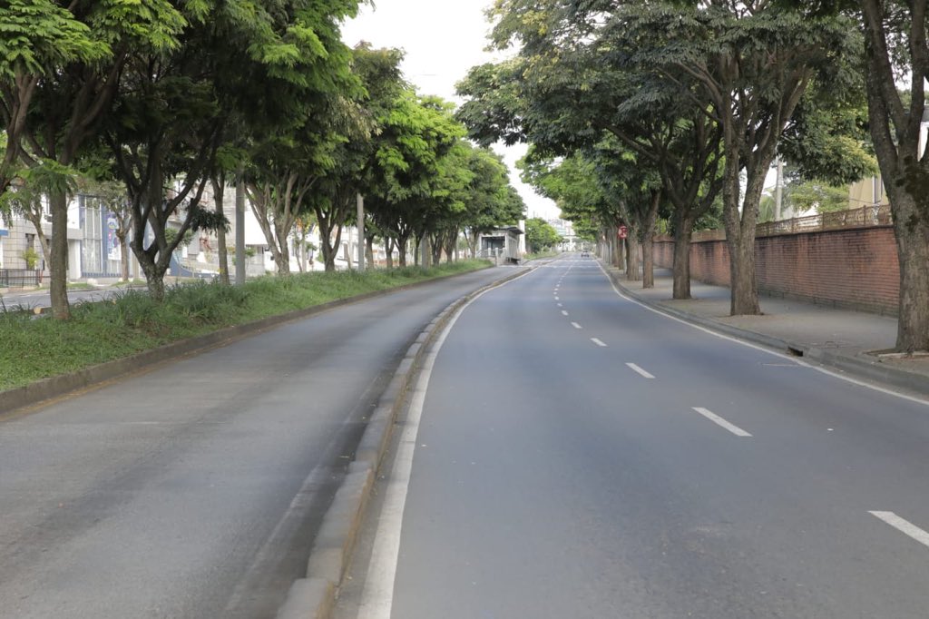 Alcaldiapereira's tweet photo. ¡Gracias Pereira!. Este es el reflejo de una ciudad comprometida con la salud de todos. Trabajando juntos vamos a salvaguardar la salud de nuestras familias. ¡Vamos a ganar esta batalla! #EsEnSerio #QuédateEnCasa https://t.co/OWMP45dHSC