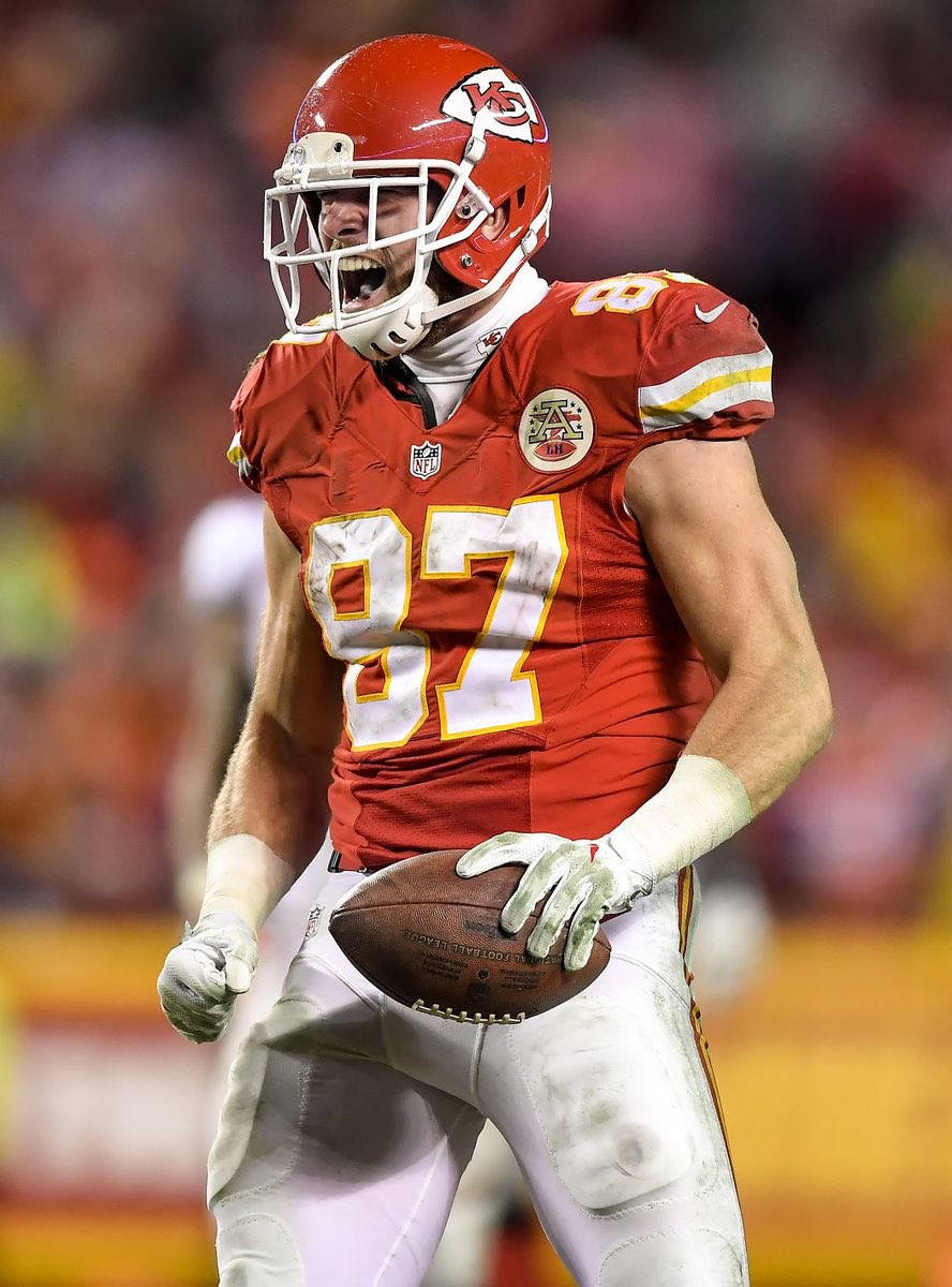 TheBhank's tweet photo. Who’s the best TE in the league ?

Like for Travis Kelce

RT for George Kittle https://t.co/CQ48RYDzSD