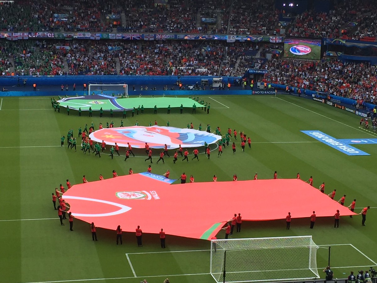 If you are a football person please join the challenge of posting a football photo. Just one picture, no description. Please copy the text in your status, post a picture and look at some great memories/pictures. Missing football so very much !!!!