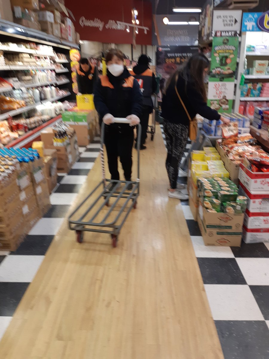 maychu's tweet image. Serious physical distancing issues at H Mart Coquitlam. 
Too many shoppers. I will not shop on weekends again.