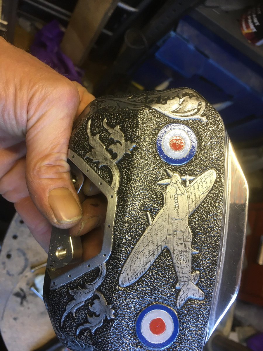 Scorpion_Custom's tweet photo. Stay indoors! No problem 👍 just another day in my workshop doing my dream job #engraving #custombuild #motorcycles #ccm @pulte https://t.co/UC0Tg0Uc7u