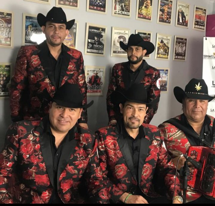 agustin_capos's tweet photo. SALUDOSSS MI GENTEEE DIOS LOS BENDIGA NO SALGAN DE SU CASA LAVENSE LAS MANOS Y TOMEN MUCHA AGUA X FVR
#VAZQUEZ_MUSIC
#AGUSTIN_CARDOSO_Y_SUS_CAPOS
#EL_CAPO_MAYOR https://t.co/4qFQAaLQpu