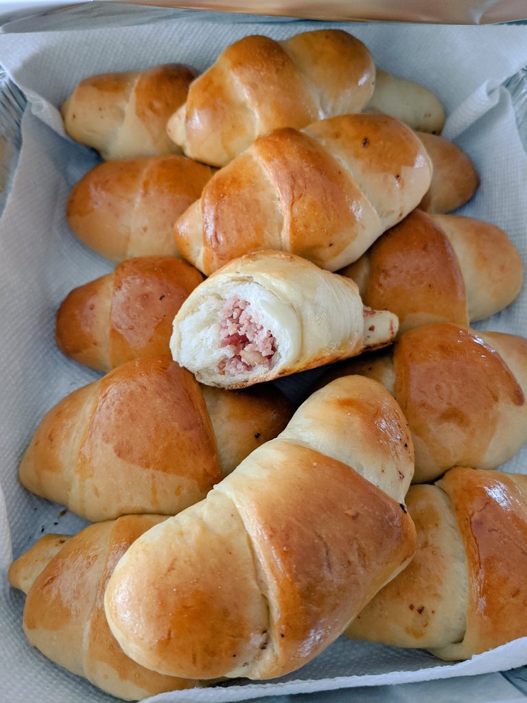 Jenbeez's tweet photo. Venezuelan 🇻🇪 #Cachitos courtesy of Mami Yu. Reminders of childhood & how much we miss weekly famjam. #curbsidepickup #apartogether #cachitosdejamón #hamstuffing #momsarethebest https://t.co/D8FtTNwsHe