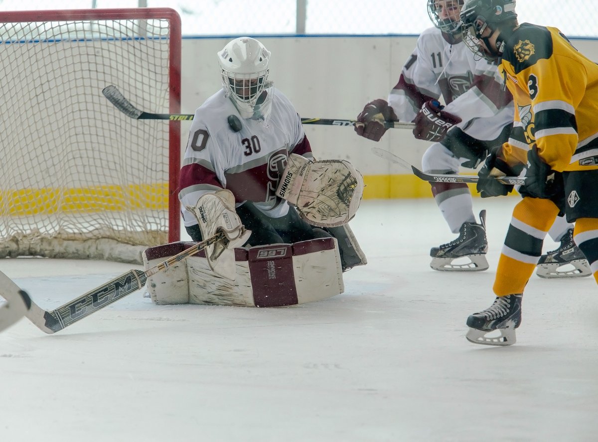amm703's tweet photo. Next photos going 5 years back into the archive off backup drive: Gossamer for a fun (cold) #ReallyCold outdoor hockey game. @SJCIHockey vs McQuaid at riverworks Feb 2015 #DidIMentionItWasCold https://t.co/EvkidCAVSM