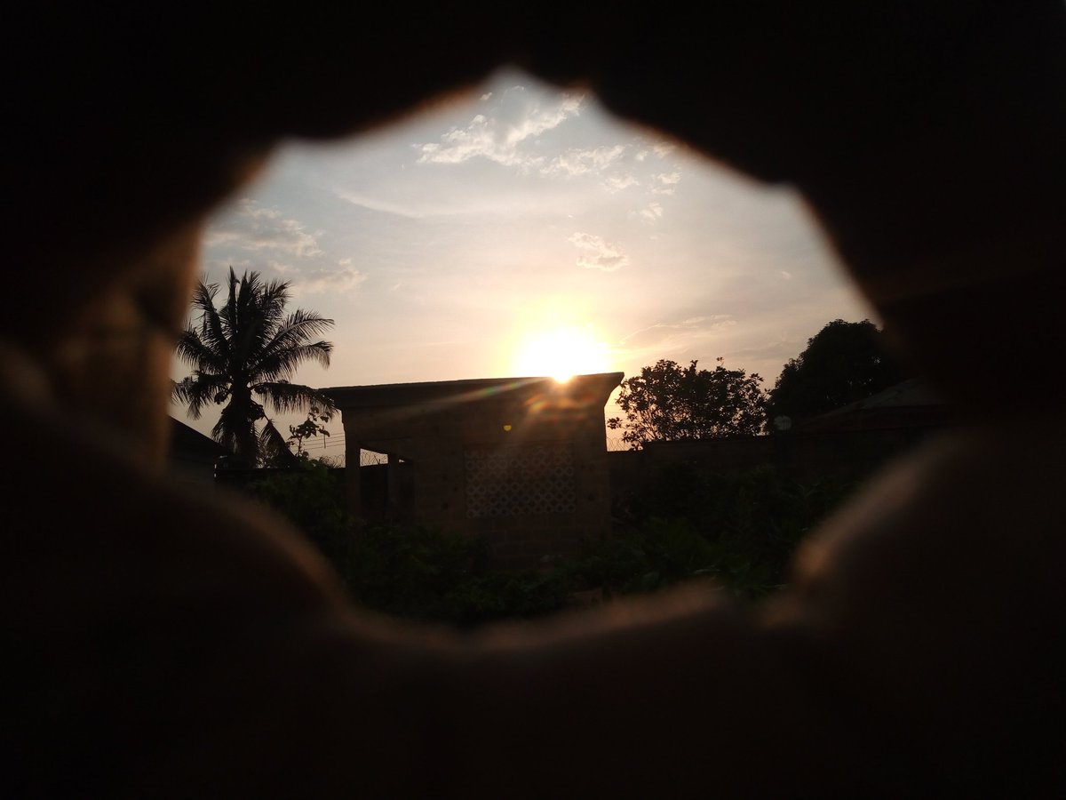 ti_toolu_'s tweet photo. So this is what I did while social distancing... Played with the sun.

#PhonePhotography 
#uneditted #nofilter

#StaySafeNigeria #StayPostive https://t.co/xFbzBLriRi