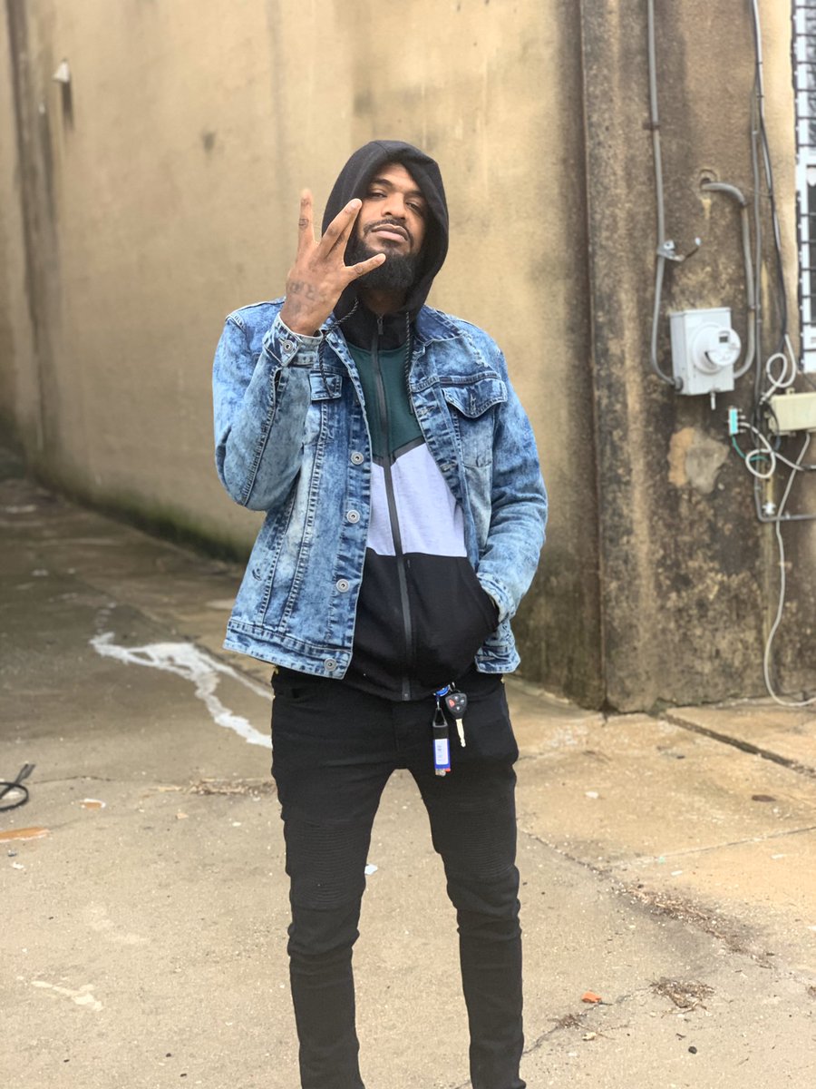 WestsideGizzle_'s tweet photo. I can be corporate &amp; still be in the streets #Zone16 https://t.co/uoSt7dHW9c