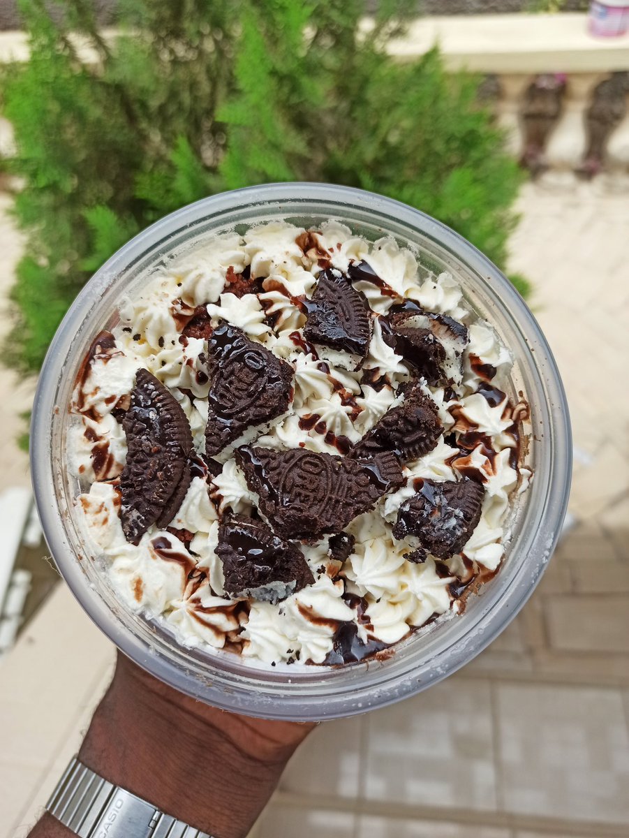 DanAyidoHwedo's tweet photo. Le goût de ça 🥰.. Miam Miam 😋 !
Désormais avec les C'Streets by Carine's Factory à 500, 1000 ou même 2000 FCFA je peux calmer mes envies de cake.
Merci @quarrynee pour le mix Vanille + Chocolat + Oreo. C'était 😘.
#CarinesFactory #CsFactory #Team228 #TgTwittos https://t.co/wM0NFJ8lNn