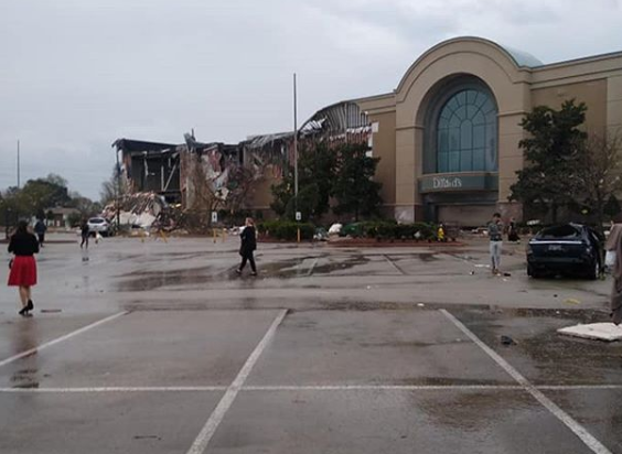 Weather_First's tweet photo. #Tornado damage from #Jonesboro, #Arkansas. Shared by IG: thebandtrippp https://t.co/MVXezaECUN
