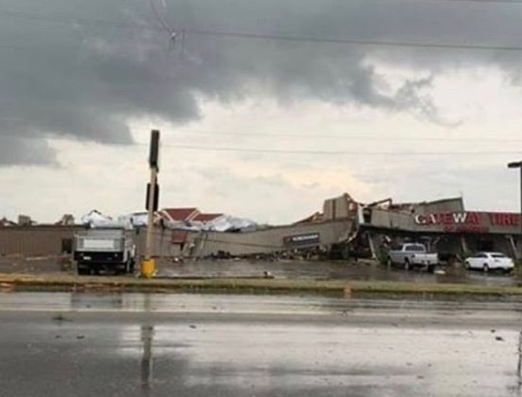 Weather_First's tweet photo. #Tornado damage from #Jonesboro, #Arkansas. Shared by IG: thebandtrippp https://t.co/MVXezaECUN