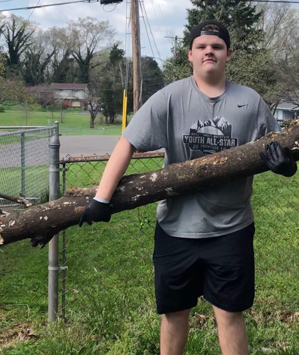 SethCorum's tweet photo. Can’t go work out, football game was cancelled this weekend in Nashville. Yard work! #865 @MrCoachCraney #fountaincitystrong #StayAtHomeAndStaySafe 
#gobobcats #foresting #hardworkpaysoff #workout https://t.co/ZO94gzqpKx