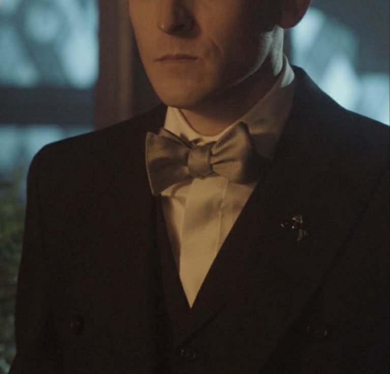 Oswald Chesterfield Cobblepot Іn Details: A Thread