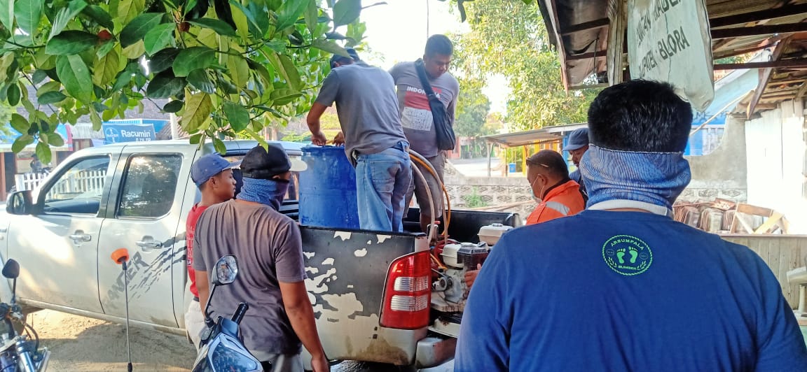 Penyemprotan disinfektan serentak dukuh2 sedesa sumber.bersama melawan virus covid-19.
@puskesmasmenden  <a href="/dinas_kesehatan/">Kepegawaian Dinkes</a>  @ariefrohman838 <a href="/ganjar_pranowo/">Ganjar Pranowo</a> 
#dirumahsaja 
#sumbermelawancorona 
#sumbermantapberkarya