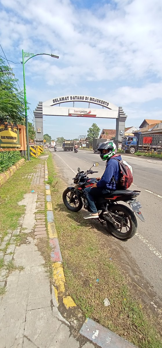 Kangen bilang otw padahal masih di wc

#LockdownAtauMusnah
#KarantinaWilayah 
#StayAtHomeAndStaySafe