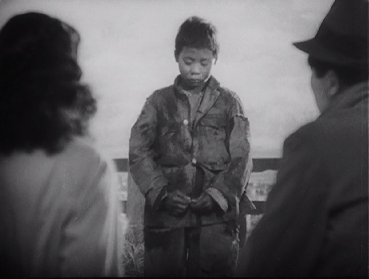 Inteligente demais para romantizar a pobreza, Kurosawa usa o cenário de um Tóquio devastada pela guerra como reflexo da situação do casal, ressaltando como Yuzo, ex-soldado, agora é abandonado por seu país depois de arriscar sua vida por este.