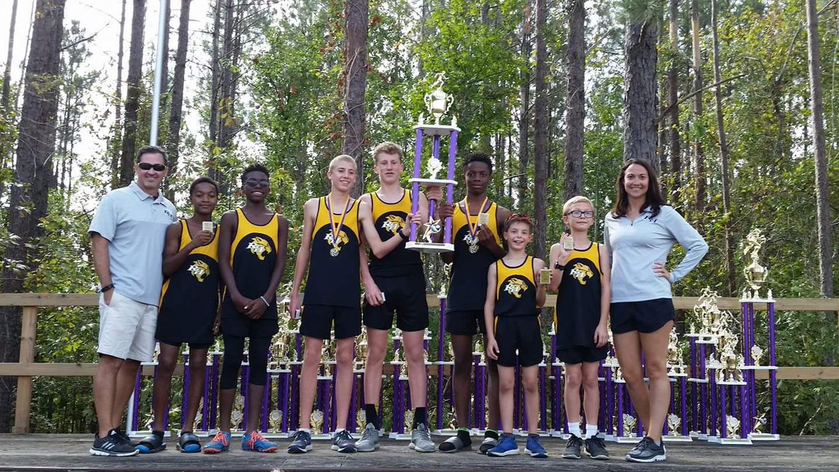 BonnieTerrell24's tweet photo. Challenge accepted! Love that I not only get to coach some of the best athletes around, but that I get the opportunity to see them grow. I challenge @DanielleEnnis25 @chadsmileyrob @CDWillis75  to post pictures of them coaching. https://t.co/ghmKKbxa3n