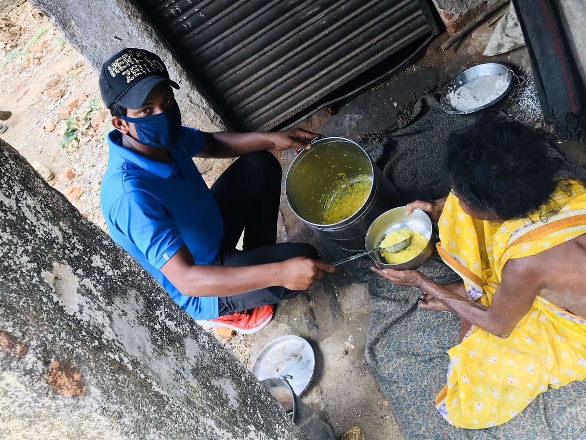 feeding_india's tweet photo. #COVID_19
#Koi_Bhuka_Na_Soye
#Hazaribagh_Chapter
Es wakt #Helping_India #Feeding_India @DC_Hazaribag and @HazaribagPolice sth mil kr voluntary work ke liye tayar h
#Spread_Love_Not_Corona @HemantSorenJMM @Manishjhzb @jayantsinha @Manishjhzb https://t.co/lxer9GwJYf