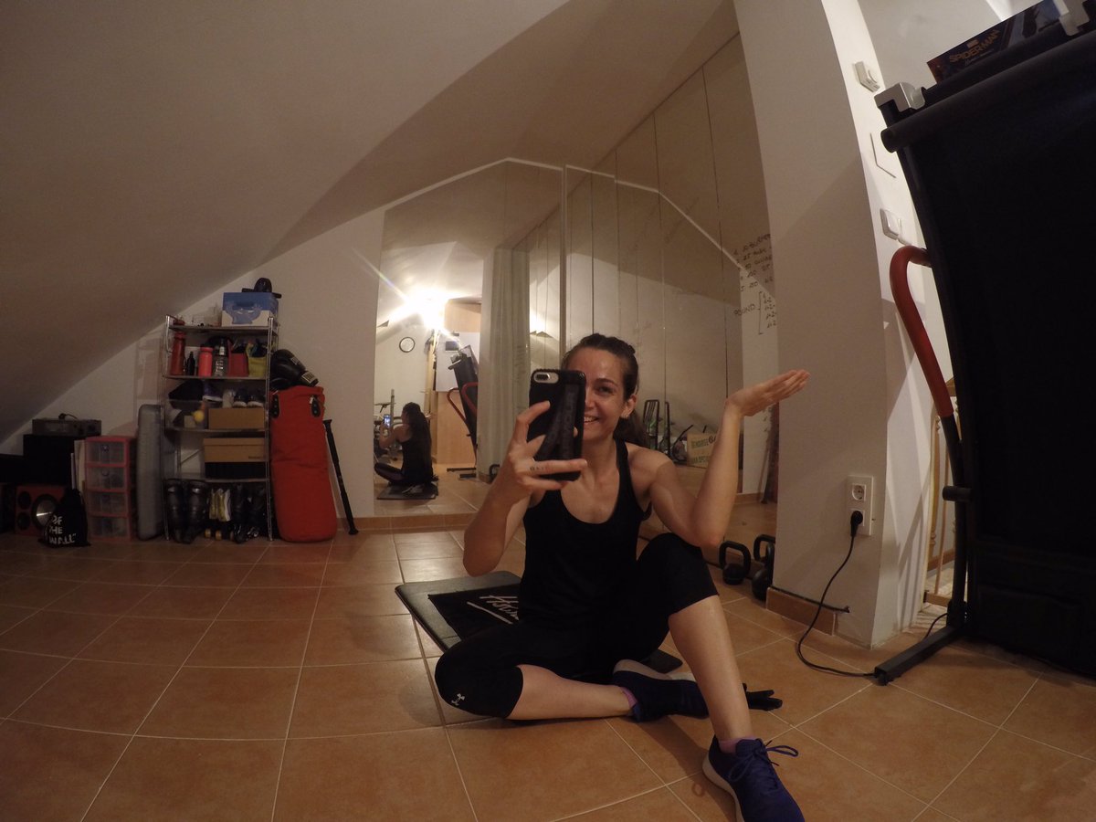 esther_losilla's tweet photo. Hacer 115 BURPEES  para el WOD 2 de Velites Home Games y darte cuenta al terminar, que no has encendido la GoPro. Esa soy yo @VelitesSport mañana repetimos https://t.co/HNAbeyxh0J