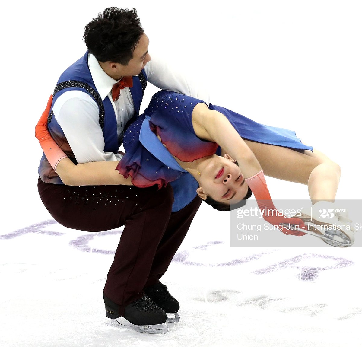 goldenskate's tweet photo. Happy Birthday ๐ to China's ๐จ๐ณ #WanqiNing #ๅฎๅฉๆฃ! The National ๐ฅ earned all new PBs at #CSFigure #AsianOpen (w / #ChaoWang #็่ถ
) ๐ The ice dancer from Qiqihar enjoys swimming ๐โโ๏ธ and drawing โ๏ธ | ๐ท 2019-20 RD #MaryPoppins #FigureSkating https://t.co/Kj0xDtOVG5